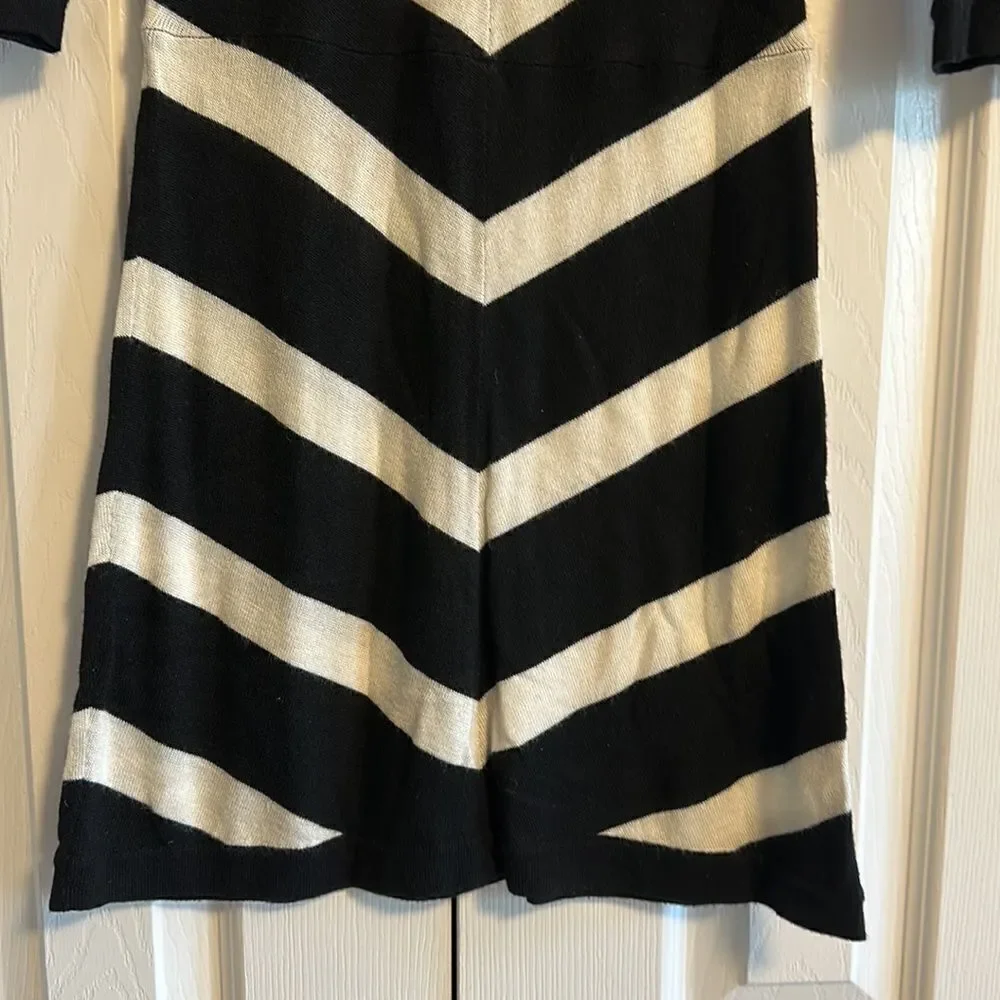 Alice & Olivia Women’s Black & White V Striped Sweater Festive Season Dress XS - Picture 3 of 7